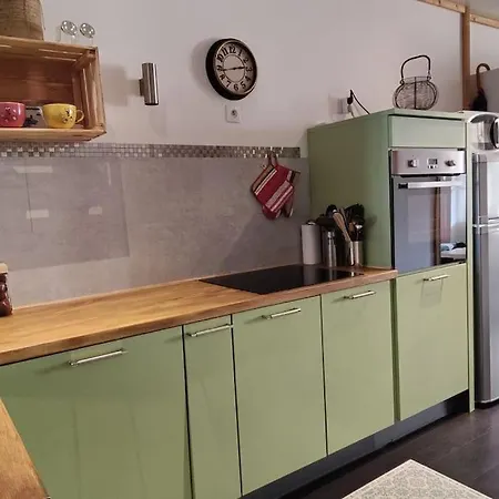 Joli Traversant Apartment