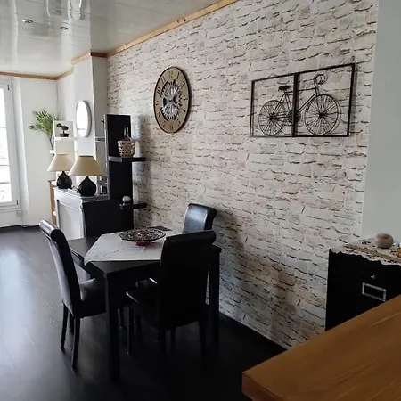Joli Traversant Apartment