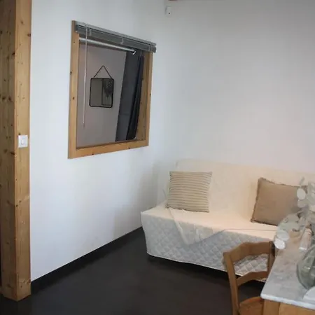 Joli Traversant 아파트